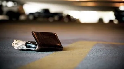 O profesoară din Motru a găsit un portofel plin cu bani într-o piaţă