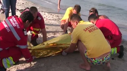 Turist mort lăsat cinci ore pe plajă, cadavrul a fost acoperit cu o folie şi abandonat pe nisip