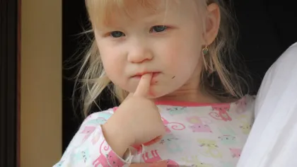 Cum să dezveţi copilul de suptul degetului
