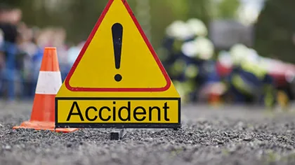 Trei persoane au fost rănite după ce maşina în care se aflau a căzut într-o râpă de aproape o sută de metri, în Sibiu
