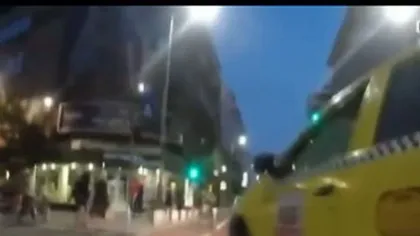 SCENE ŞOCANTE în Capitală. Un taximetrist a lovit intenţionat un biciclist VIDEO