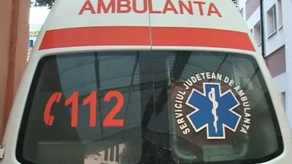 Un bărbat a ajuns la spital în stare gravă după ce a căzut de la etajul trei al unui bloc, pe casa scării
