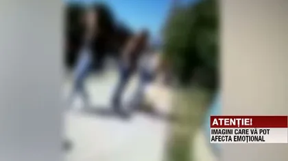 Două eleve şi-au împărţit pumni şi picioare chiar în faţa Jandarmeriei din Vaslui VIDEO