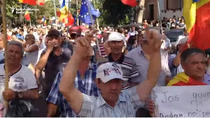 Sute de persoane au protestat la Chişinău împotriva schimbării sistemului electoral