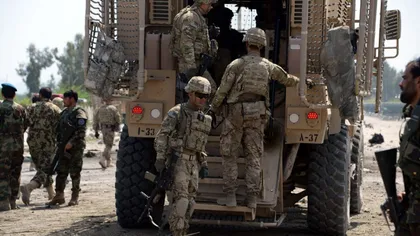 Un convoi militar al NATO din Afganistan a fost ţinta unui atac sinucigaş. Cinci militari americani sunt răniţi