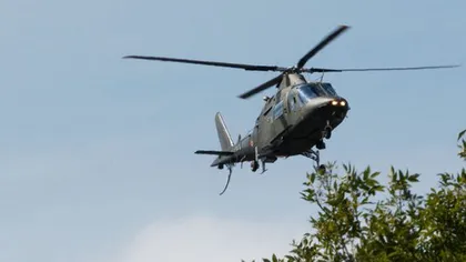 Incident neobişnuit la un miting aviatic. Un pilot a căzut dintr-un elicopter militar