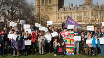 Parlamentul European îi cere Marii Britanii să nu-i mai discrimineze pe cetăţenii Uniunii Europene