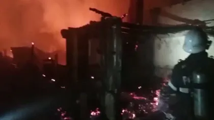 INCENDII PUTERNICE în Argeş. Două case au fost distruse de flăcări VIDEO