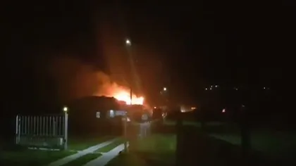 Incendiu la o locuinţă din Bacău. O familie a rămas pe drumuri