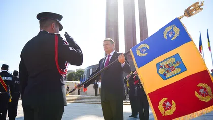 Klaus Iohannis a înmânat drapelele de luptă pentru 11 unităţi ale IGSU de Ziua Pompierilor