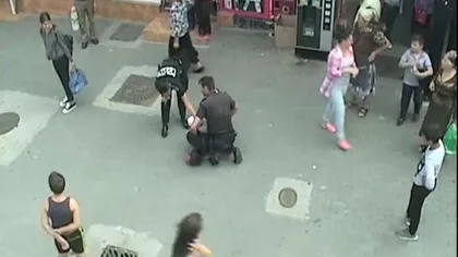 Poliţist lovit cu pumnul în faţă de un bărbat după ce i-a luat apărarea unei colege
