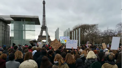 PROTESTE LA PARIS. Francezii sunt nemulţumiţi de măsurile de reformare a pieţei muncii, propuse de Emmanuel Macron