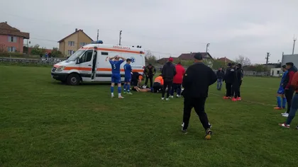 Meci de fotbal din România, SUSPENDAT în minutul 27. Arbitrul s-a prăbuşit PE TEREN