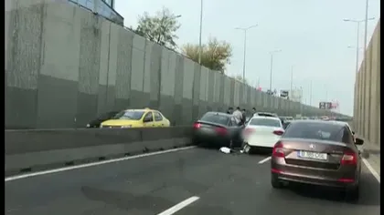 Accident în lanţ în Pasajul Băneasa. Circulaţia a fost blocată VIDEO