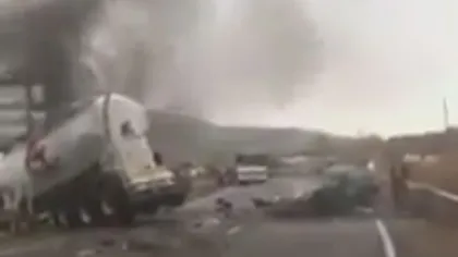 Accident în Cluj. Camion în flăcări după ce s-a izbit de un autoturism