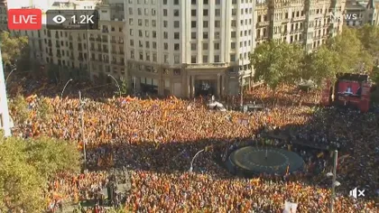 Sute de mii de persoane au ieşit în stradă la Barcelona pentru unitate şi împotriva declarării independenţei Cataloniei