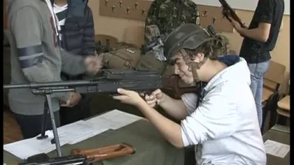 Arme şi veste antiglonţ la o şcoală din Cluj