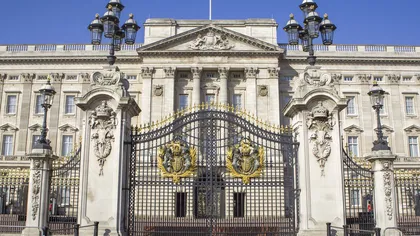Femeie arestată la Buckingham. A încercat să escaladeze gardul Palatului regal