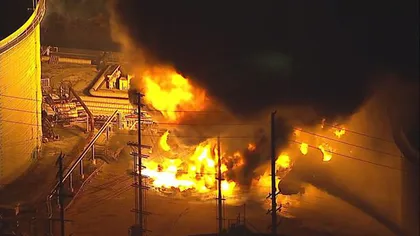 Incendiu la Chevron, în California. Fumul a înnegrit cerul. Rafinăria este la sud de Aeroportul Internaţional din Los Angeles