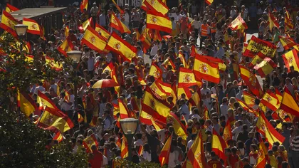 Mii de persoane demonstrează la Madrid pentru unitatea Spaniei şi apărarea Constituţiei
