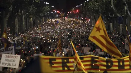 Peste 200.000 de persoane au manifestat la Barcelona pentru eliberarea celor doi lideri separatişti care au fost arestaţi