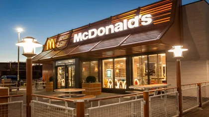 Angajări la McDonald’s. Un lucrător comercial poate primi un salariu de aproape 3.000 de lei. Cât câştigă un manager