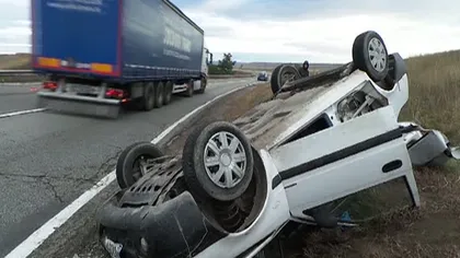 Maşină răsturnată lângă Suceava: Cinci persoane au fost rănite
