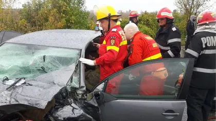 Plan Roşu de intervenţie în Ialomiţa, unde patru maşini au fost implicate într-un accident rutier: un mort şi 14 răniţi