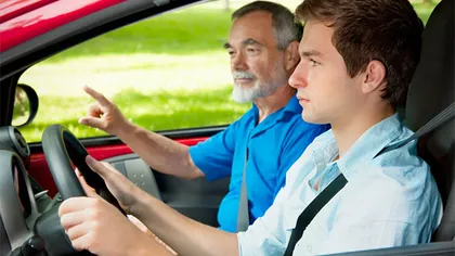 Cum se poate obţine permisul de conducere fără a face şcoala de şoferi. Cât costă