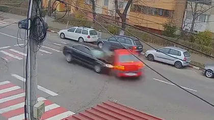 Accident cu trei maşini, provocat din neatenţie de un bărbat de 56 de ani în Buzău