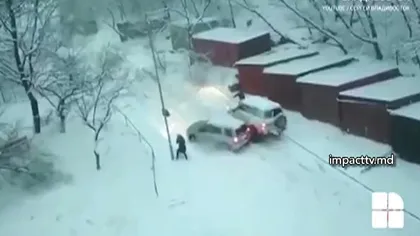 RUSIA: Record de accidente după prima zi de ninsoare VIDEO