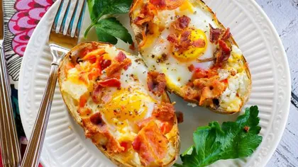 REŢETA ZILEI: Bărcuţe din cartofi cu ou şi bacon