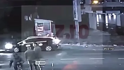 Scene violente în Cluj. Doi tineri au fost bătuţi crunt de un taximetrist VIDEO