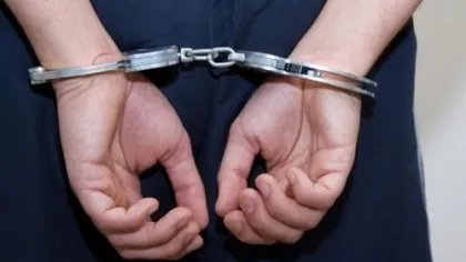 Trei bărbaţi au fost reţinuţi după ce au furat matriţe din aluminiu în valoare de 500.000 de euro