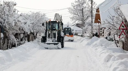 Vremea face ravagii în ţară. Mai multe localităţi din Vrancea sunt izolate din cauza zăpezii UPDATE