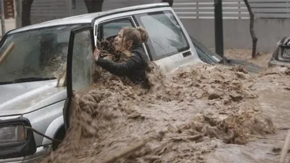 Ploi torenţiale în apropiere de Atena: Un oraş a fost inundat în cursul nopţii. 14 persoane şi-au pierdut viaţa