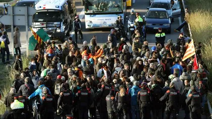 Autostrăzi şi trenuri blocate în Catalonia la apelul separatiştilor. Grevă generală spontană