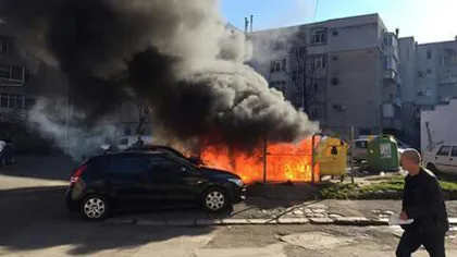 Incendiu puternic la o groapă de gunoi din Tulcea. Trei maşini, distruse de flăcări