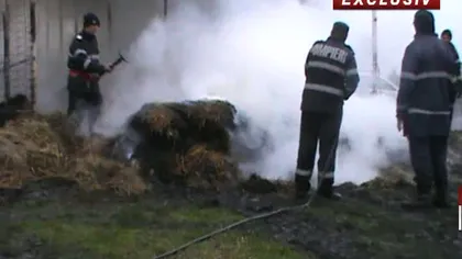 Incendiu devastator în Călăraşi. Mii de baloţi, distruşi de flăcări VIDEO