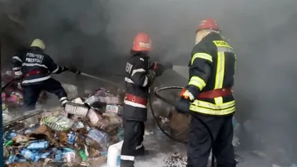 Incendiu violent la un centru comercial din Craiova