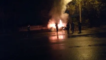 Intervenţie de urgenţă în Constanţa. O maşină a fost mistuită de flăcări VIDEO