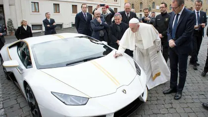 Papa Francisc a primit cadou un Lamborghini Huracan