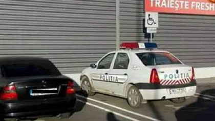 Un poliţist a fost sancţionat contravenţional după ce a parcat maşina de serviciu pe un loc rezervat persoanelor cu dizabilităţi