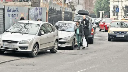 Un ales local din Bucureşti propune parcarea alternativă pe un sens de mers, pentru curăţarea străzilor