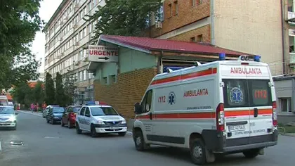 Femeie moartă, ambulanţa atacată cu pietre după ce a întârziat o oră. Medic: S-a ajuns în timp util