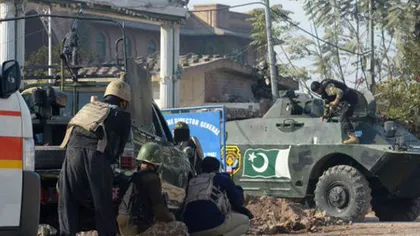 Atentat terorist la Universitatea din Peshawar. Cel puţin 9 studenţi au fost ucişi