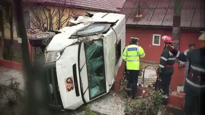 Accident spectaculos în Cluj. O maşină care transporta valută a ajuns în curtea unui localnic
