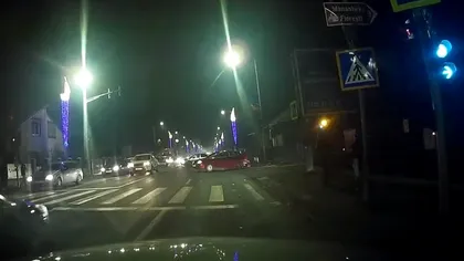 Carambol în Cluj. Cinci maşini s-au ciocnit violent. Un om a fost la un pas să fie spulberat de unul dintre autoturisme