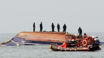 Accident pe mare: O ambarcaţiune de pescuit s-a ciocnit cu o navă de realimentare. Cel puţin 13 morţi