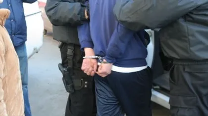 Bărbat arestat preventiv după ce a lovit un poliţist în faţa unei secţii din judeţul Iaşi